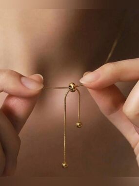 Gold Knot Pendant Necklace A2100